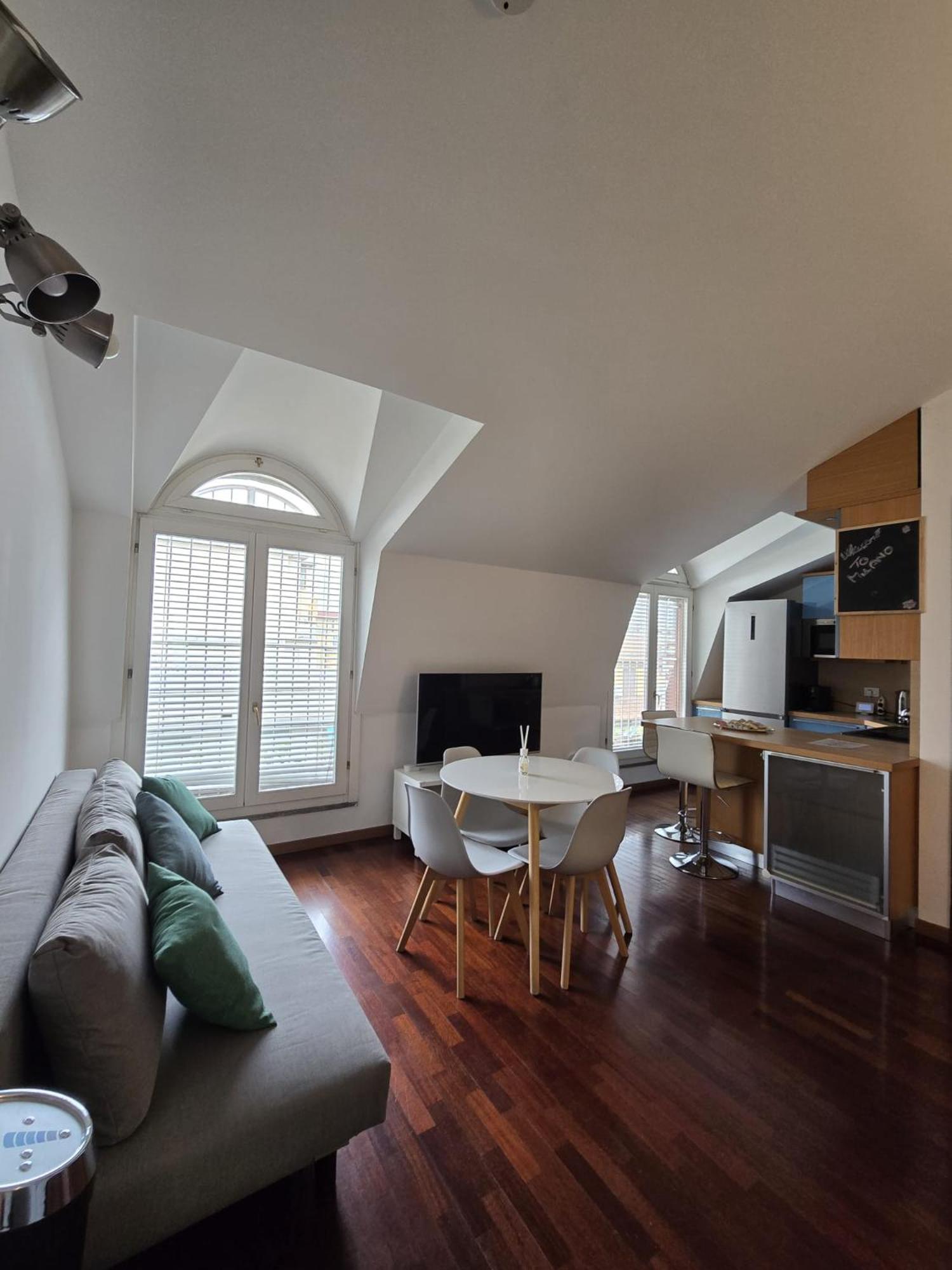 Apartment Urban Attic Isola District Mailand